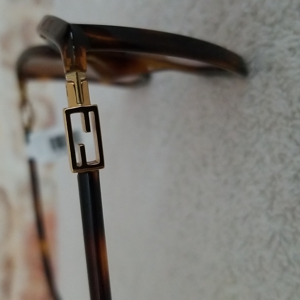 New Fendi Injection Plastic Cat-Eye Sunglasses - Picture 10 of 16